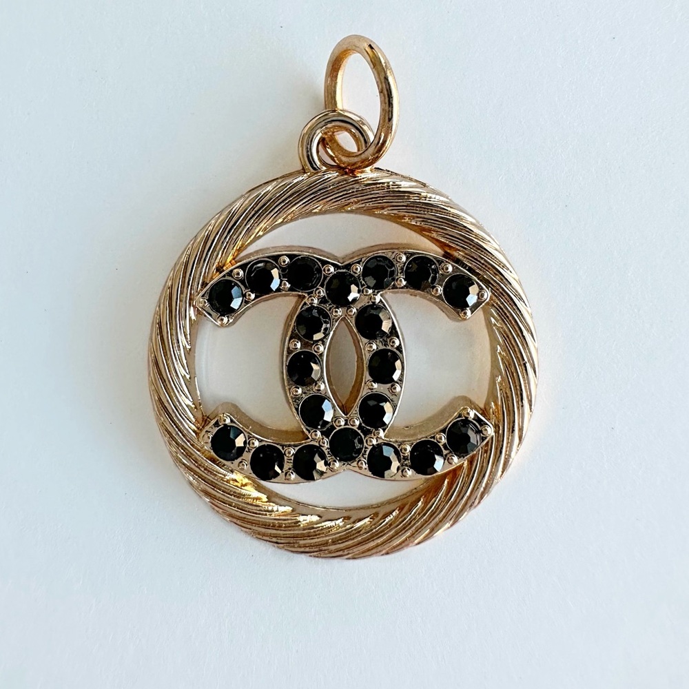 CHANEL STAMPED QUILTED RING RHINESTONE ZIPPER PULL PENDANT